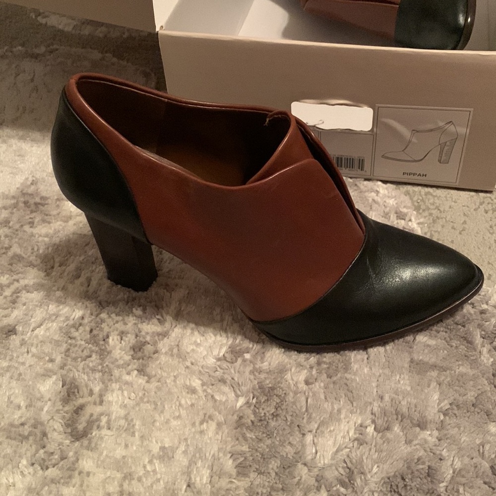 Banana Republic heeled loafer, size 7.5 in deep brandy/black in style pippah.
